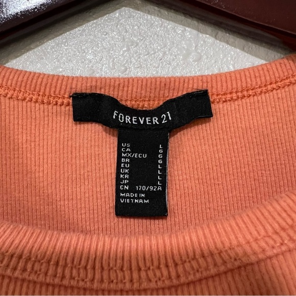 Forever 21 Peach Ribbed Tee Tank Top Ruffled Hem Women’s Size Medium Sleeveless - Picture 4 of 5